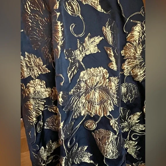Gold metallic floral jacquard maxi skirt. Evening. Formal. A-silhouette, Lined 6 - Picture 5 of 12